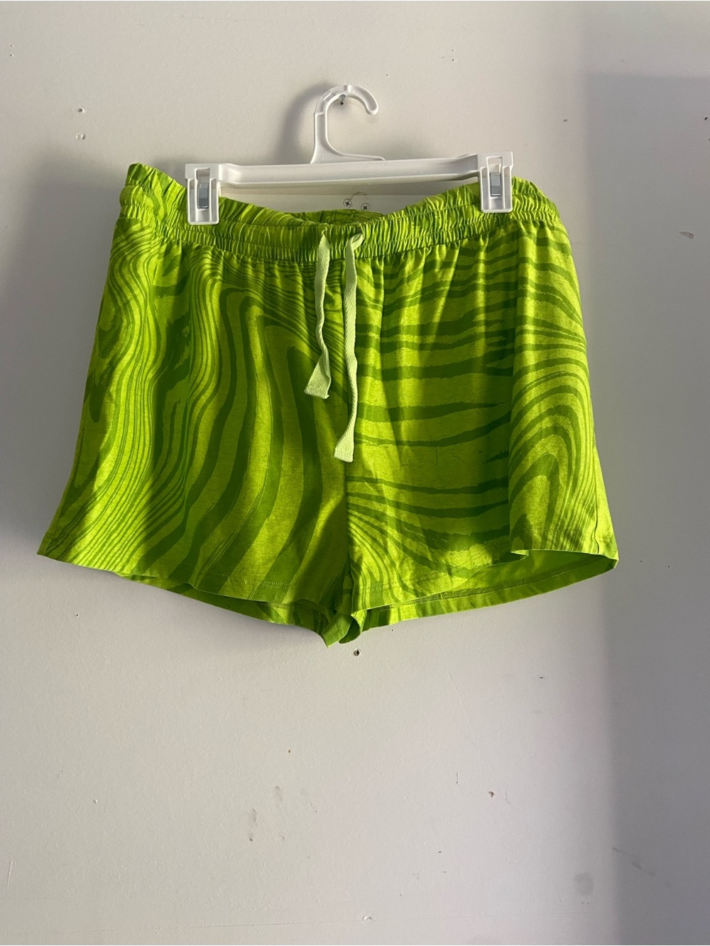 Beyond Yoga Lime Green Wavy-Print Athletic Shorts
